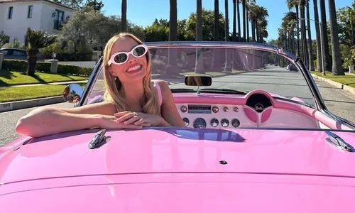 
          Imagem ilustrativa da imagem Por que atores dos EUA não podem se fantasiar de Barbie e Wandinha no Halloween
          