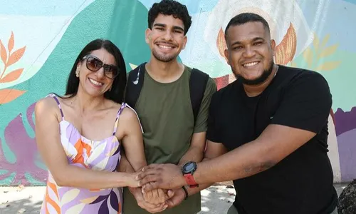 
          Imagem ilustrativa da imagem Portões fecham para candidatos do Enem e alunos começam primeiro dia de provas
          