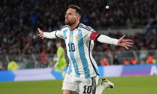 
          Imagem ilustrativa da imagem Possível despedida de Messi no Brasil só tem ingressos disponíveis por R$ 2.600
          