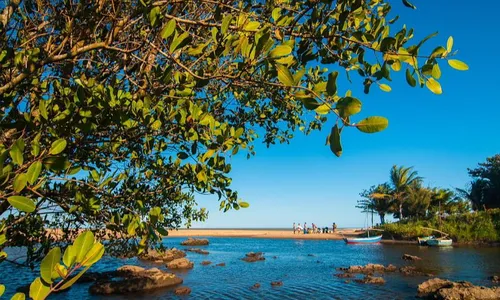 
          Imagem ilustrativa da imagem Praias calmas atraem turistas para o Sul do ES
          