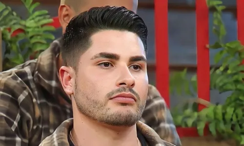 
          Imagem ilustrativa da imagem 'Preciso pensar na minha saúde mental', disse Lucas ao deixar A Fazenda 15
          