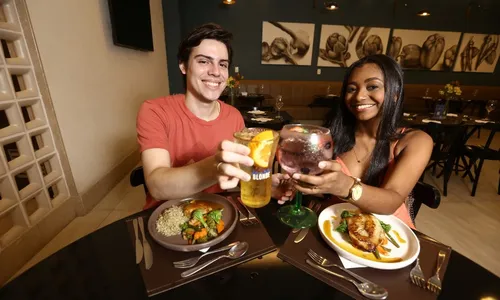 
          Imagem ilustrativa da imagem Promoções em bares e restaurantes agitam o Dia dos Clientes
          