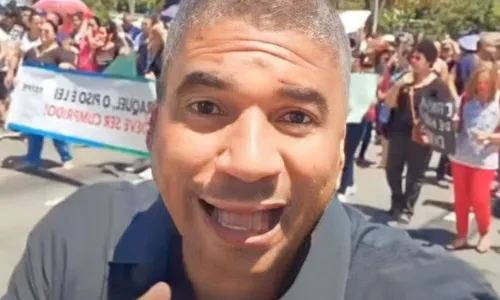 
          Imagem ilustrativa da imagem Protesto reivindica pagamento de parcelas em aberto do piso
          