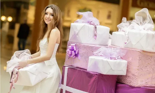 
          Imagem ilustrativa da imagem Quando dar presente vira uma “saia-justa”
          