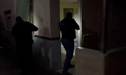 
          Imagem ilustrativa da imagem Quatro presos em operação contra roubo e tráfico de drogas em Guarapari
          