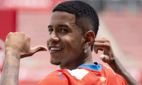 
          Imagem ilustrativa da imagem Quem é a joia brasileira que virou sensação e ameaça hegemonia na Espanha
          