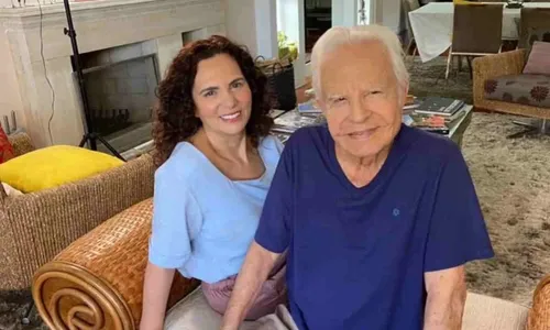 
          Imagem ilustrativa da imagem Quero chegar aos 150 anos para namorar mais minha mulher, diz Cid Moreira
          