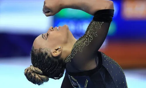 
          Imagem ilustrativa da imagem Rebeca Andrade fica com a prata no individual geral do Mundial de Ginástica
          