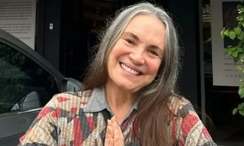 
          Imagem ilustrativa da imagem Regina Duarte explica vídeo em que cata papelão e cita desejo de voltar para a TV
          