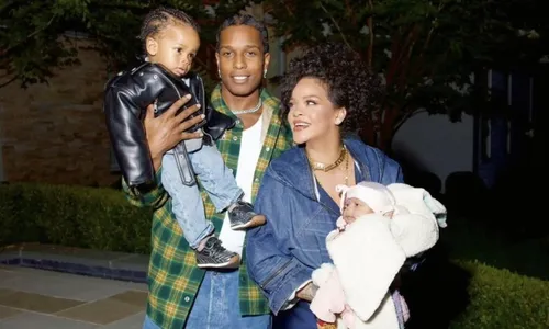 
          Imagem ilustrativa da imagem Rihanna e A$AP Rocky mostram segundo filho, Riot Rose, pela primeira vez
          