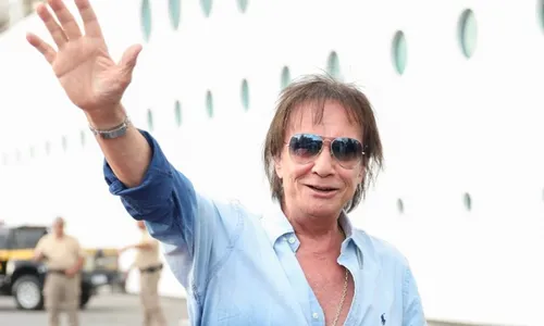 
          Imagem ilustrativa da imagem Roberto Carlos quer viajar no 1º voo para Cachoeiro
          