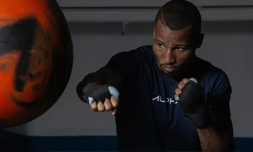 
          Imagem ilustrativa da imagem Robson Conceição e Emanuel Navarrete empatam e cinturão fica com o mexicano
          