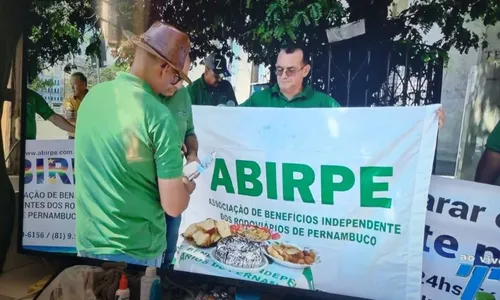 
          Imagem ilustrativa da imagem Rodoviários “parabenizam” Governo do Estado com “bolo da vergonha”
          