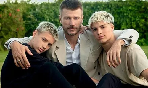 
          Imagem ilustrativa da imagem Rodrigo Hilbert surpreende ao postar foto com os filhos gêmeos de 15 anos
          