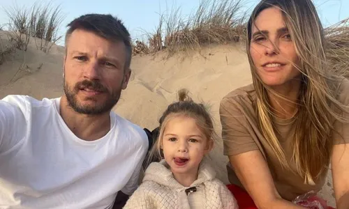 
          Imagem ilustrativa da imagem Rodrigo Hilbert surpreende ao postar foto com os filhos gêmeos de 15 anos
          