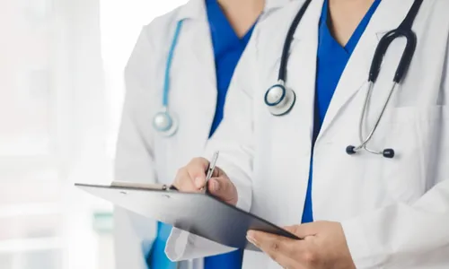 
          Imagem ilustrativa da imagem Saúde anuncia reserva de vagas de mestrado e doutorado para o Mais Médicos; entenda
          