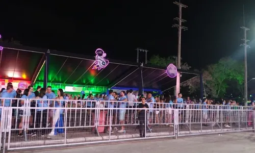 
          Imagem ilustrativa da imagem Segunda noite de Vital começa com shows de artistas locais e foliões de todo o BR
          