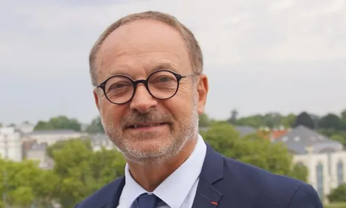 
          Imagem ilustrativa da imagem Senador da França é preso por suspeita de drogar deputada para cometer abuso sexual
          