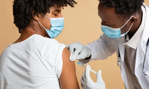 
          Imagem ilustrativa da imagem Serra abre novas vagas de agendamento para vacinação nesta quinta-feira
          