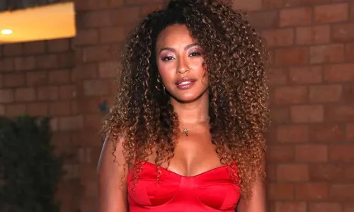 
          Imagem ilustrativa da imagem Sheron Menezzes conta ter escapado de atropelamento durante um assalto
          