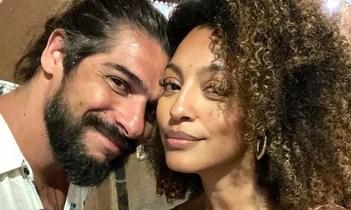 
          Imagem ilustrativa da imagem Sheron Menezzes revela que dorme em quarto separado de marido há anos
          