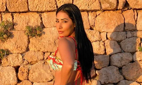 
          Imagem ilustrativa da imagem Simaria posta foto de biquíni e internautas suspeitam de plástica no bumbum
          