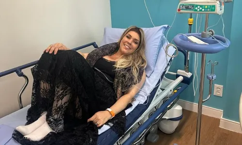 
          Imagem ilustrativa da imagem Simony retoma tratamento contra câncer no intestino
          