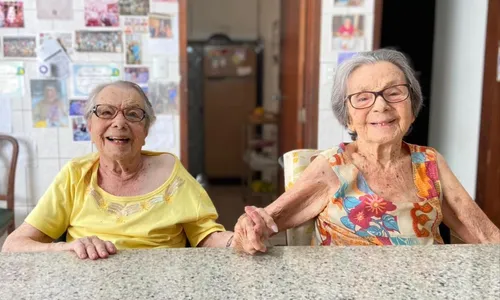 
          Imagem ilustrativa da imagem “Sofremos o medo da gripe espanhola”, revelam irmãs centenárias do ES
          