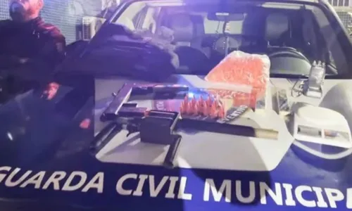 
          Imagem ilustrativa da imagem Submetralhadoras caseiras são apreendidas em bairro da Serra
          