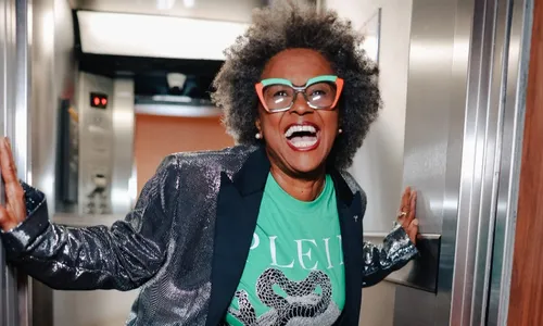 
          Imagem ilustrativa da imagem Sucessos de Sandra de Sá nesta sexta-feira em Vitória
          