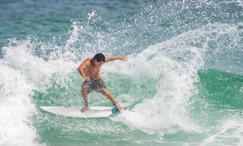 
          Imagem ilustrativa da imagem Surfista capixaba vive  experiência em Portugal
          
