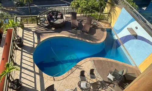 
          Imagem ilustrativa da imagem Suspeita de aplicar golpes em mais de 30 vítimas é presa em mansão no ES
          