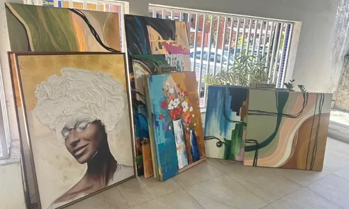 
          Imagem ilustrativa da imagem Suspeita de aplicar golpes em mais de 30 vítimas é presa em mansão no ES
          