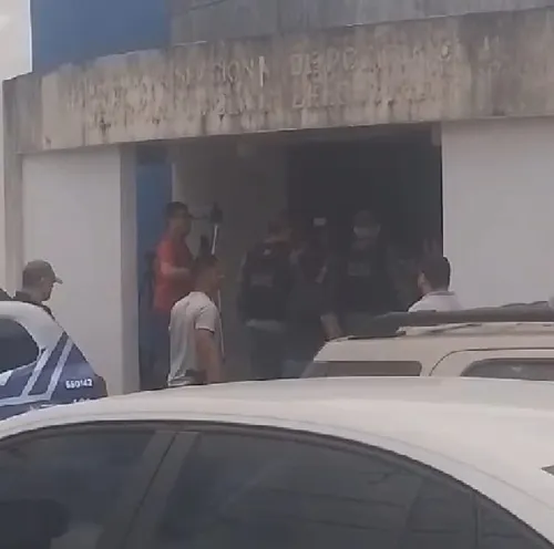 
          Imagem ilustrativa da imagem Suspeito de assassinar garoto de 13 anos em Belo Jardim é preso em São Caetano
          