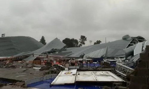 
          Imagem ilustrativa da imagem Temporal arrasta avião, fecha aeroporto e destrói ponto turístico em Buenos Aires
          