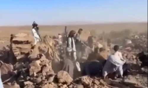 
          Imagem ilustrativa da imagem Terremotos matam mais de 2 mil pessoas no Afeganistão
          