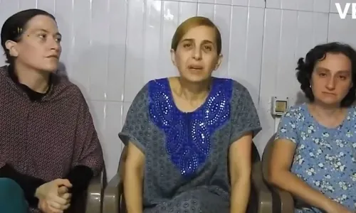 
          Imagem ilustrativa da imagem Terroristas divulgam vídeo de propaganda com reféns criticando Netanyahu
          