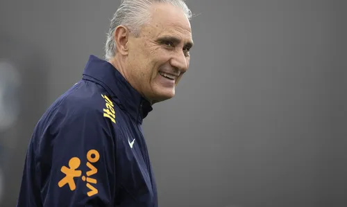 
          Imagem ilustrativa da imagem Tite desembarca no Rio e se cala sobre iminente acerto com o Flamengo
          