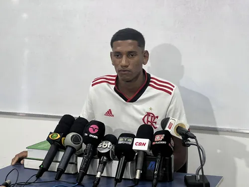 
          Imagem ilustrativa da imagem Torcedor nega ameaças a vice do Flamengo e diz que tem receio de sair na rua
          