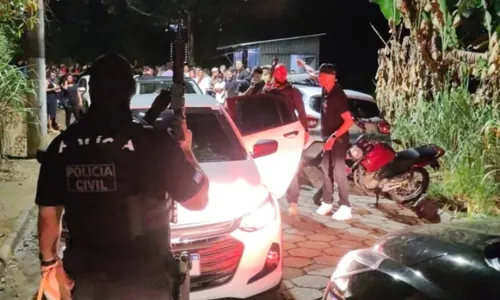 
          Imagem ilustrativa da imagem Traficantes ligados ao PCV são presos tentando entrar com drogas em casa de shows
          