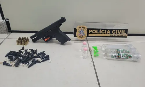 
          Imagem ilustrativa da imagem Traficantes ligados ao PCV são presos tentando entrar com drogas em casa de shows
          