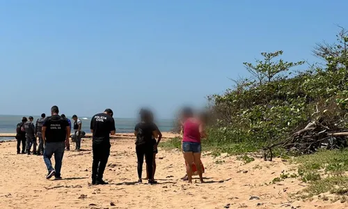 
          Imagem ilustrativa da imagem Travesti é encontrada morta com três tiros na Serra
          