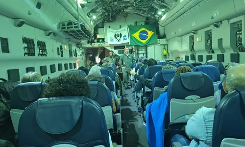 
          Imagem ilustrativa da imagem Último voo da primeira fase de resgate de brasileiros em Israel pousa no Rio
          