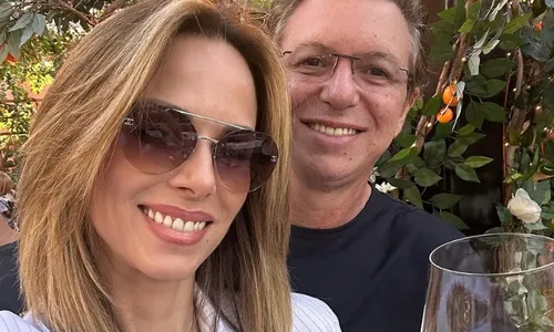 
          Imagem ilustrativa da imagem VÍDEO | Ana Furtado comemora fim do tratamento contra o câncer de mama
          