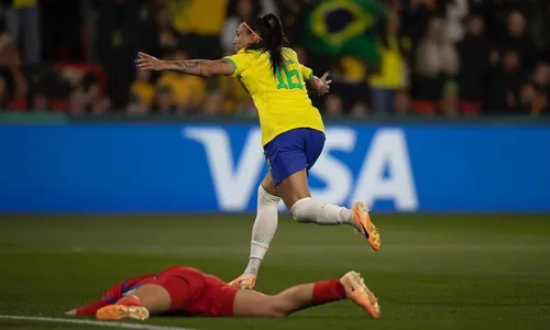 
          Imagem ilustrativa da imagem VÍDEO | Brasileiros concorrem ao Prêmio Puskás, dado ao autor do gol mais bonito
          