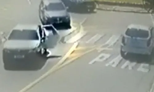 
          Imagem ilustrativa da imagem VÍDEO | Criança cai de carro em movimento em Vinhedo
          