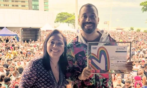 
          Imagem ilustrativa da imagem Vai ter uma gay nordestina PhD na Califórnia, diz Gil do Vigor em parada LGBTQIAP+
          