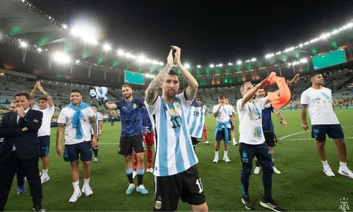 
          Imagem ilustrativa da imagem Vaiado e aplaudido, Messi diz que jogo se tornou secundário no Maracanã
          