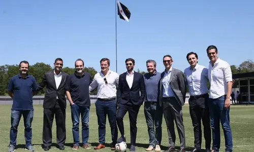 
          Imagem ilustrativa da imagem Vasco recebe 35% da 777 e aguarda restante até esta sexta
          