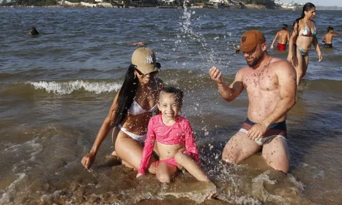 
          Imagem ilustrativa da imagem Vem mais calor por aí! Confira a previsão desta quinta a sábado
          